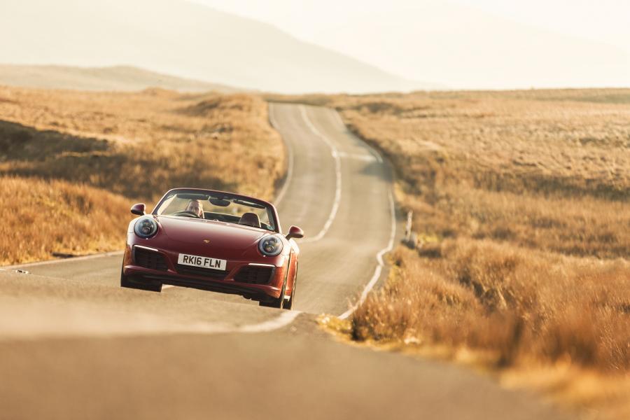  Porsche 911 Carrera 4S Cabriolet 2016 года  (UK) (фото 15 из 30)